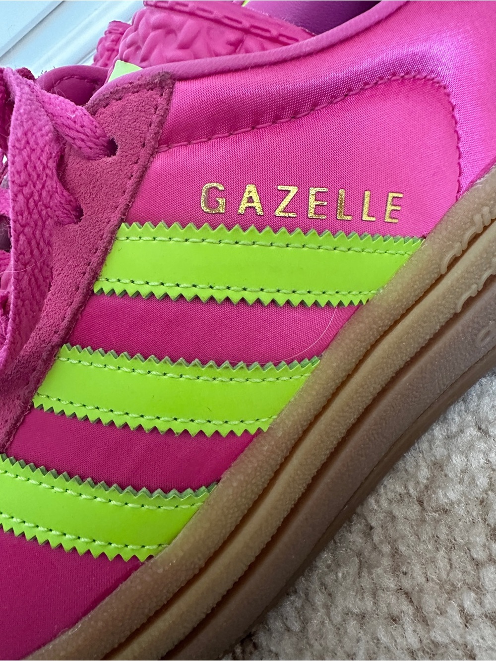 Adidas Gazelle Women’s Platform Sneaker in Pink with Neon Yellow Stripes 5 1/2 - Picture 6 of 10